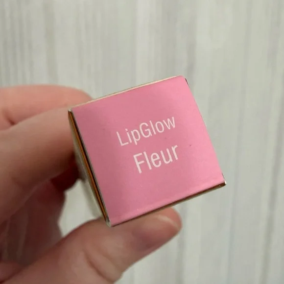 🌈5/$25 BUNDLE! NIB⚜️ Pixi by Petra LipGlow in Fleur - Picture 5 of 6